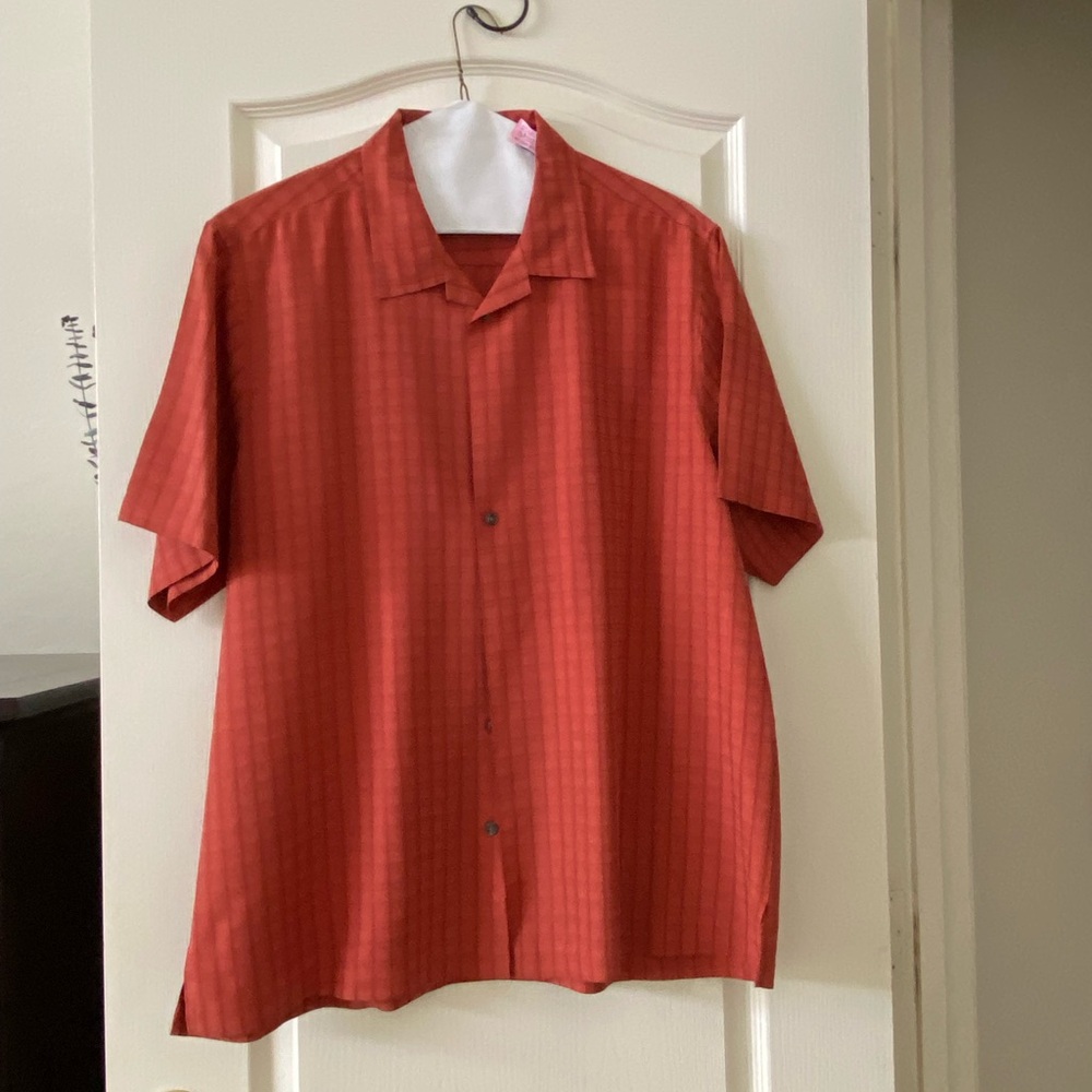 Short sleeve men’s button up shirt